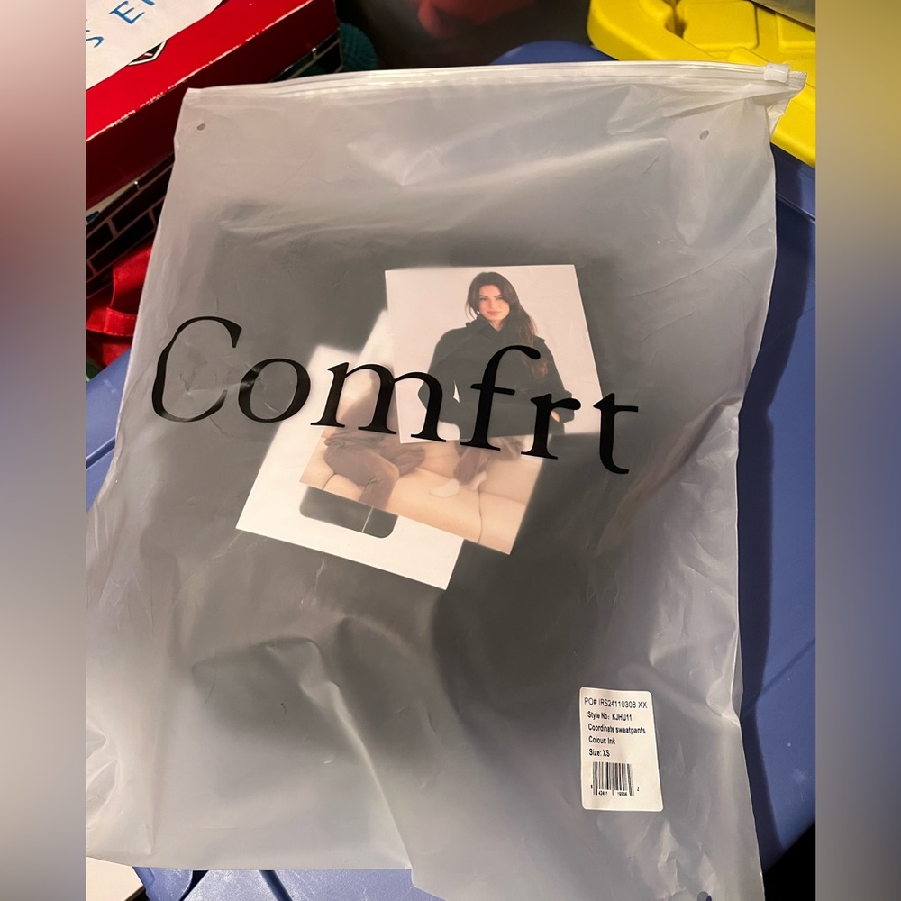Comfrt Coordinate sweatpants RESERVED - Picture 2 of 7